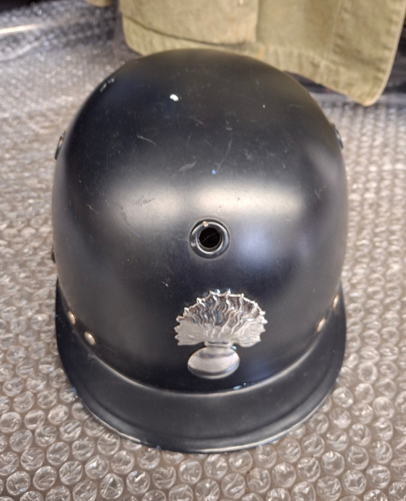 Rijkswacht ruiterhelm, Enlèvement