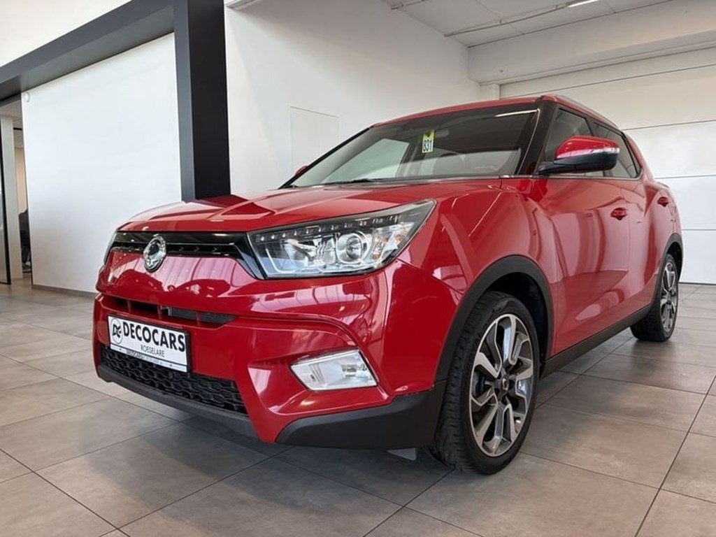 SsangYong Tivoli Camera / Airco / Cruise Control / Trekhaak, Auto's, 5 deurs, 129 pk, SUV of Terreinwagen, Rood