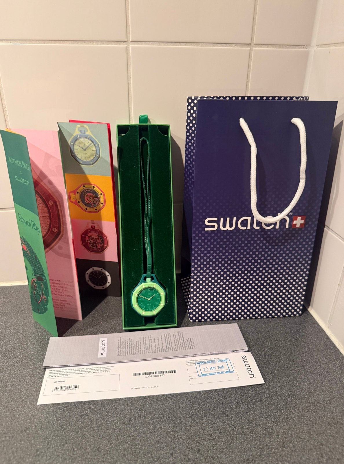 Green Eight original avec bon d'achat !, Enlèvement ou Envoi, Neuf, Montre-bracelet, Swatch