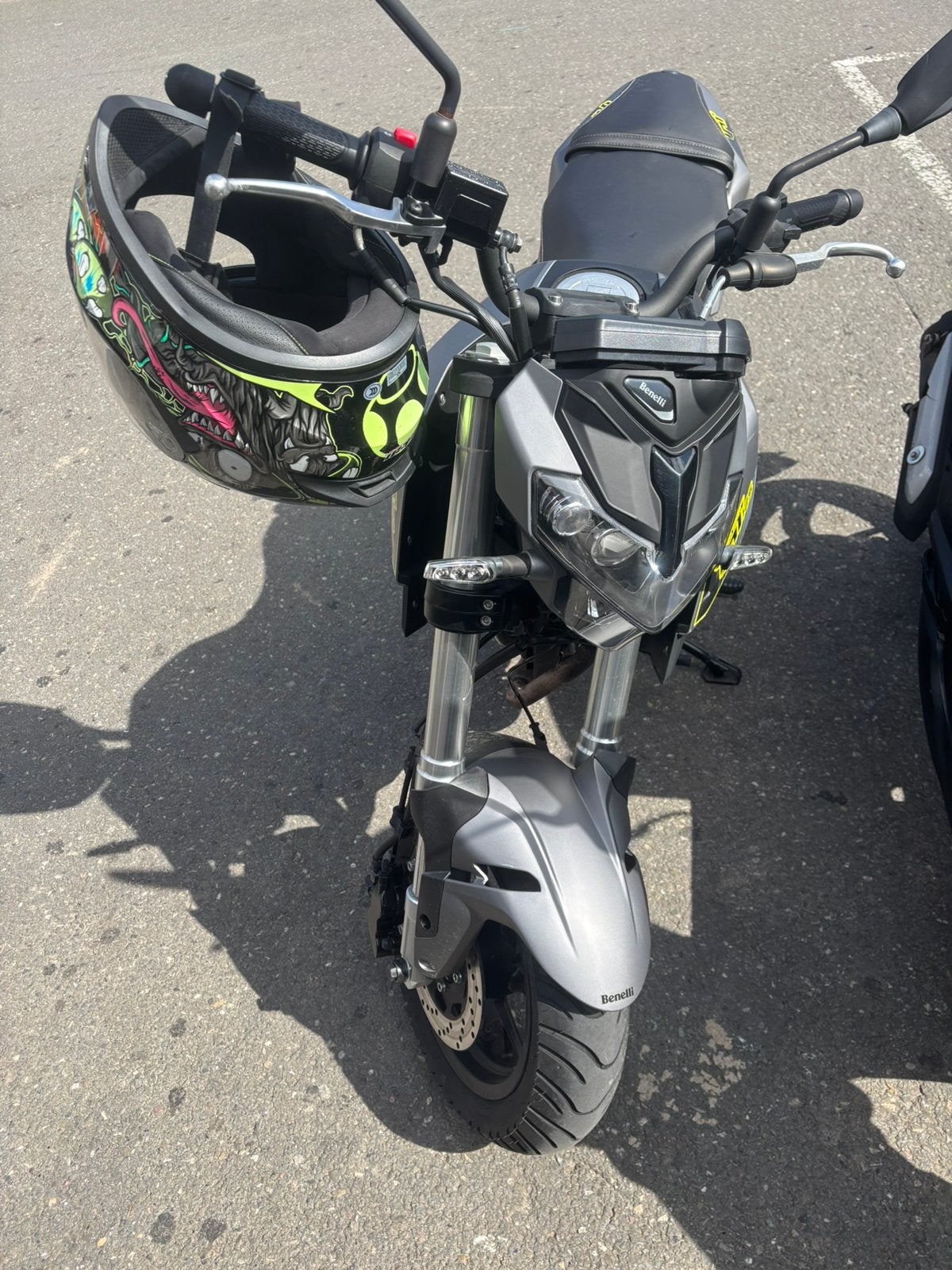 Benelli tnt 125 cc, Fietsen en Brommers, Ophalen, Zo goed als nieuw