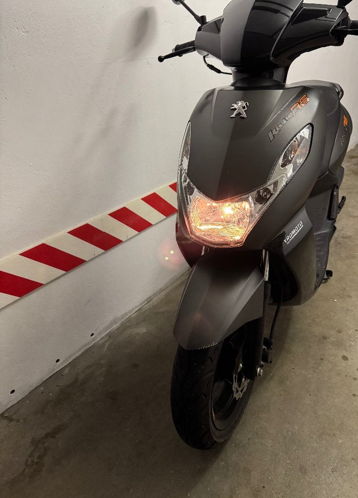 peugeot kisbee 50cc Klasse B, Fietsen en Brommers, Ophalen, 50 cc, Klasse B (45 km/u), Zo goed als nieuw