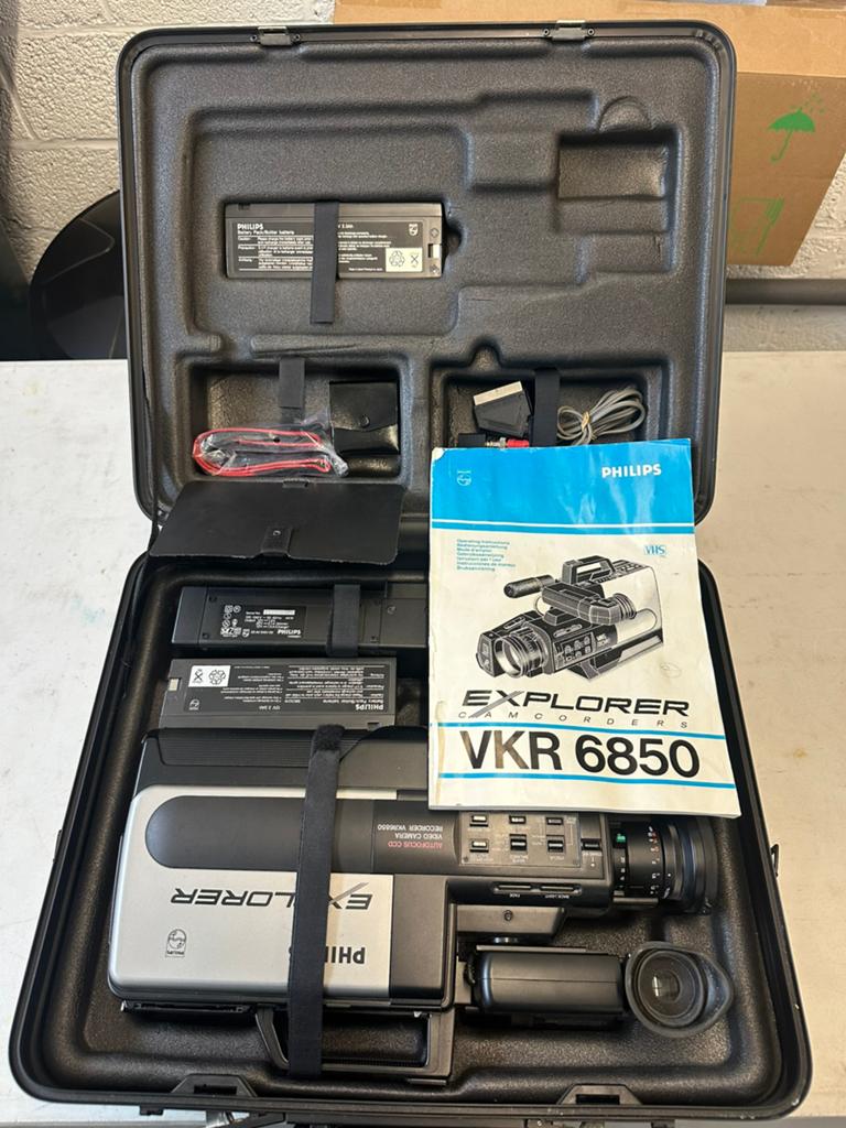 Philips vkr 6850 videocassetterecorder met statief, Ophalen, VHS of SVHS, Camera