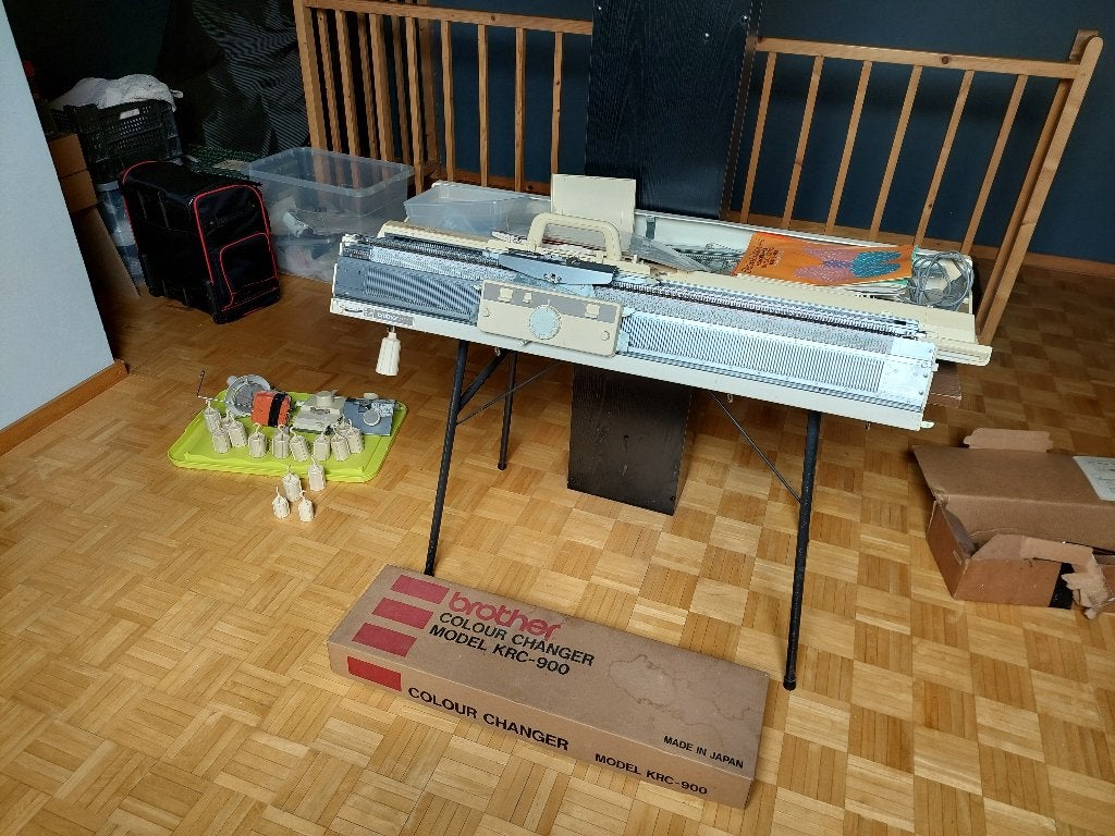 Fijn breier brother met bovenbed KH 910 en onderbed KR 850, Hobby en Vrije tijd, Breien en Haken, Ophalen, Gebruikt, Breien, Machine