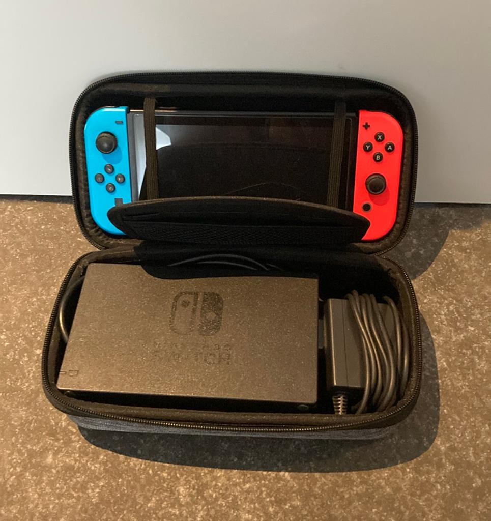 Nintendo Switch, Games en Spelcomputers, Spelcomputers | Nintendo Switch, Ophalen, Zo goed als nieuw, Met 2 controllers, Switch Original