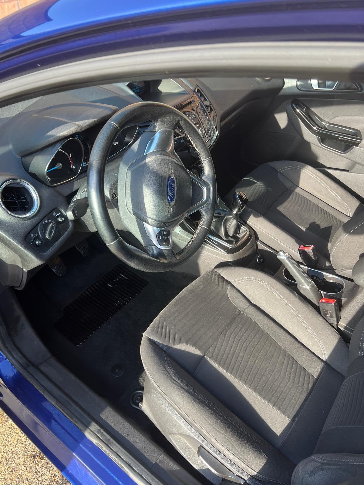Ford fiesta titanium, Voorwielaandrijving, Euro 5, Stof, Zwart