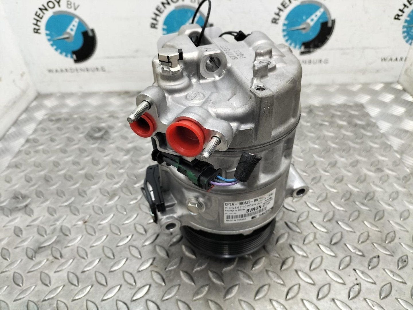 LANDROVER DEFENDER 90/110/130 SERIES AIRCO COMPRESSOR / AIRC, Ophalen of Verzenden, Gebruikt, ARN erkend