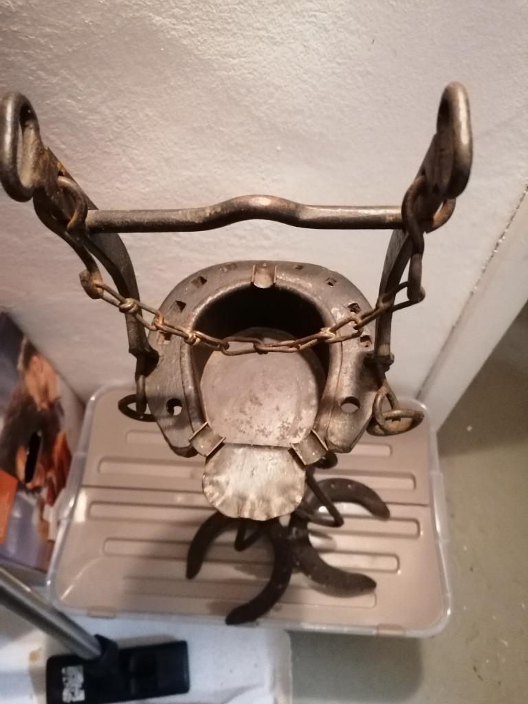 Retro asbak met paarden hoeven, Ophalen