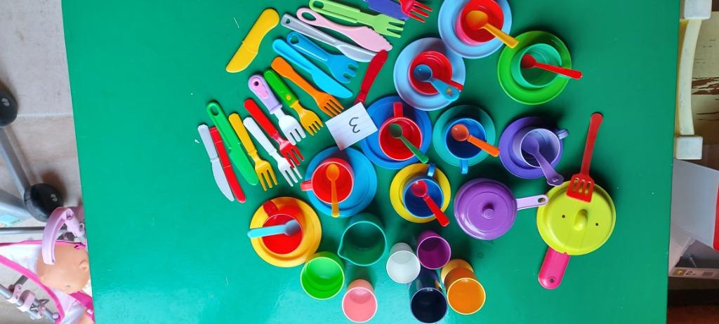 keukentje  borden, bestek, pannen, Enlèvement, Utilisé, Plastique, Accessoires de cuisine de jeu