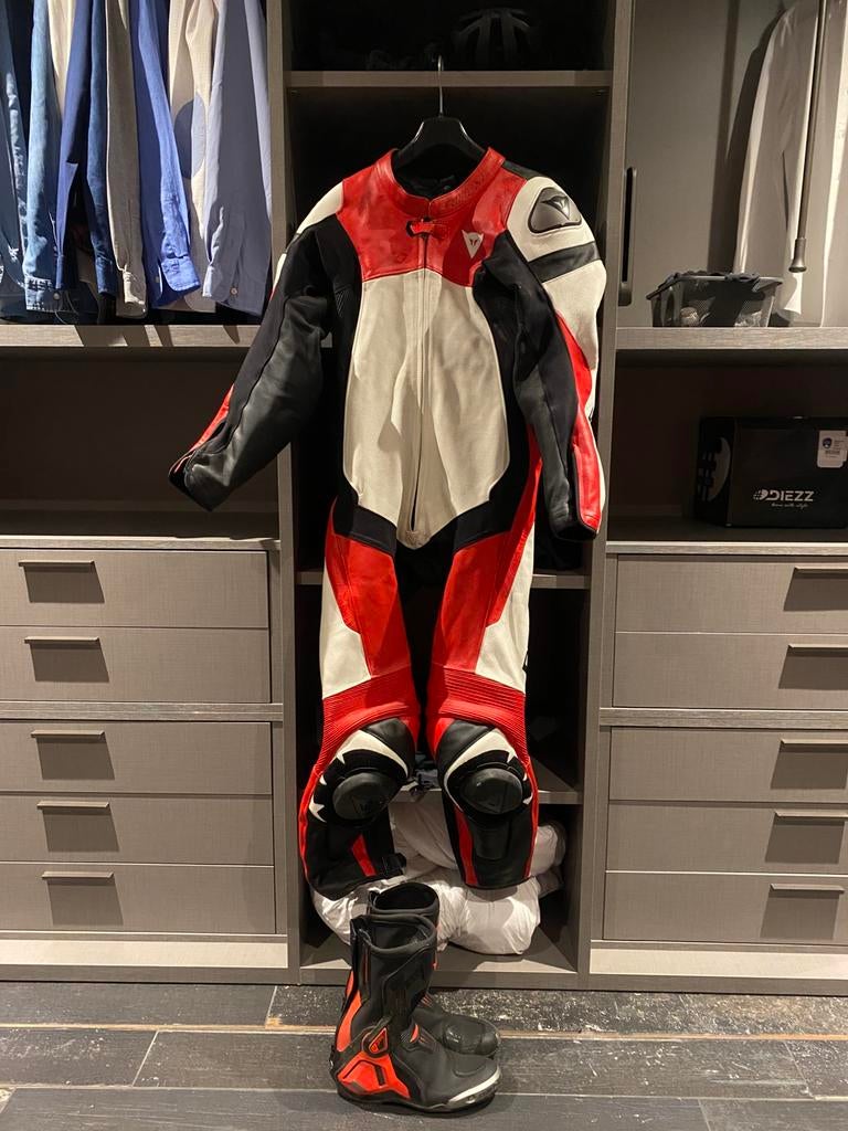 Combi moto full cuir Dainese, DAINESE, Seconde main, Enlèvement, Combinaison