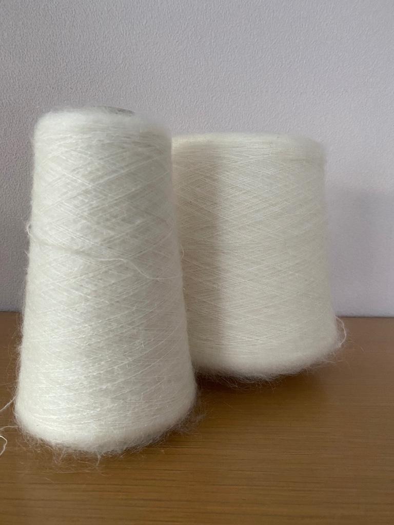 2 x bobijnen mohair wit, Ophalen, Gebruikt, Breien, Wol of Garen