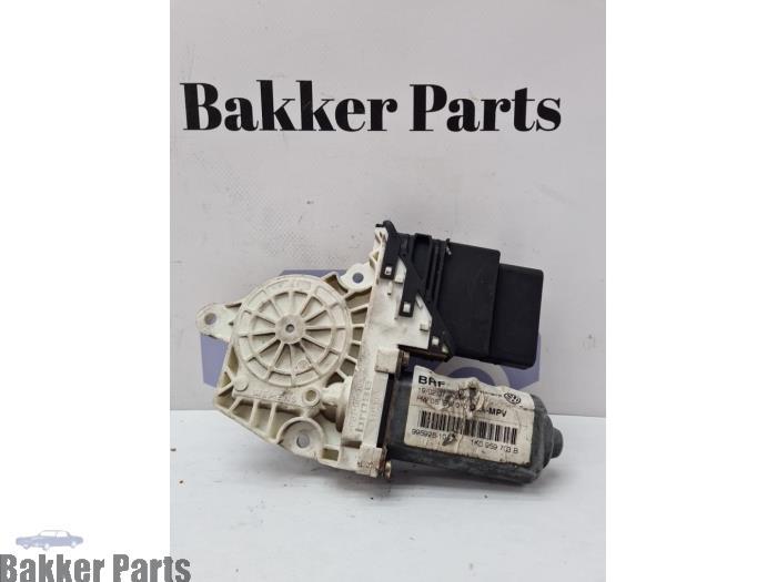 Moteur de vitre portière d'un Volkswagen Touran, Autos : Pièces & Accessoires, Carrosserie & Tôlerie, Volkswagen, Utilisé, 3 mois de garantie