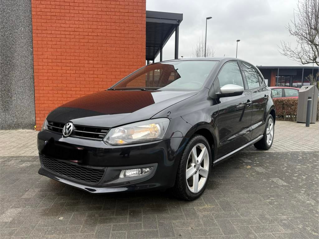 Vw polo serie black 1,2 essence annee 2014 189 000kl, Autos, Volkswagen, Particulier, Polo, Bluetooth, Essence, Noir, Noir, Enlèvement