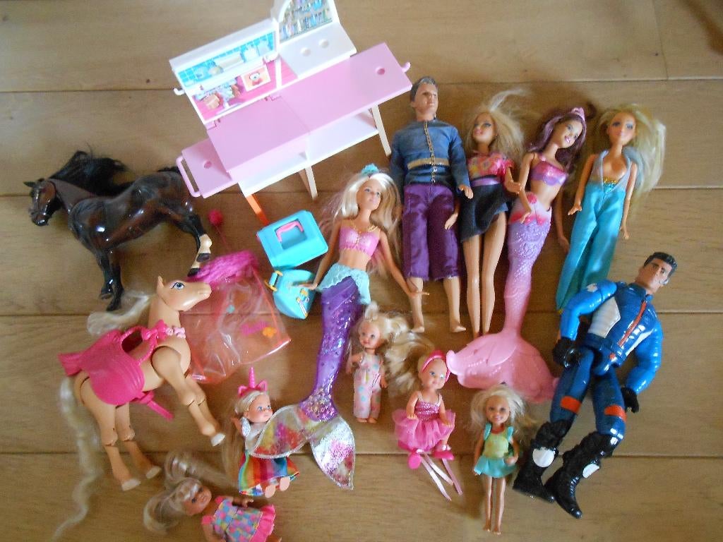 LOT barbies sirènes Action man Ken chevaux accessoires minis, Enlèvement, Utilisé, Barbie