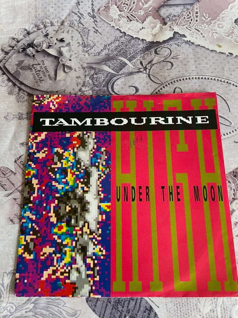 Tambourine - high under the moon, Ophalen of Verzenden