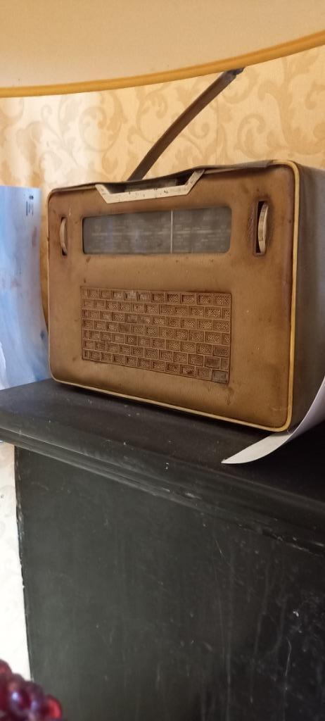 très vieille radio, Enlèvement