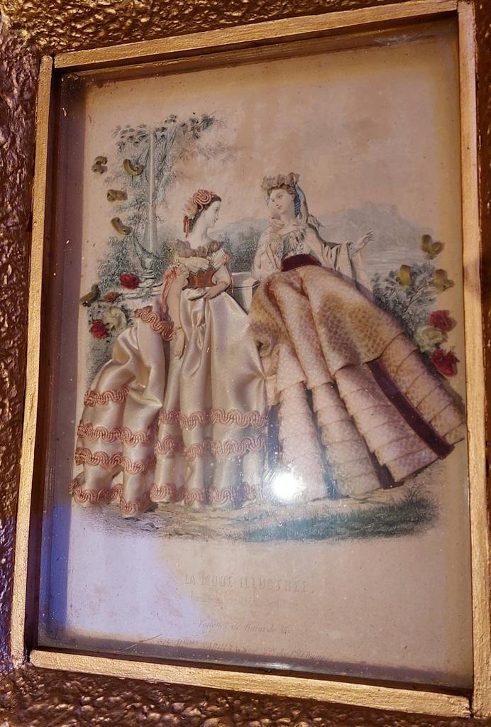 2 tekeningen bekleed met stoffen kledij La Mode Illustrée, Antiek en Kunst, Ophalen