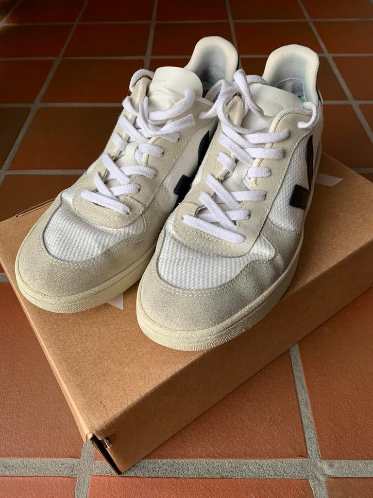Veja V-10, Enlèvement, Porté, Baskets