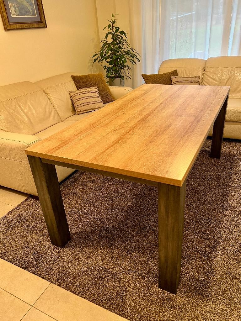 table de salle à manger en gris/marron clair en bon état, 150 à 200 cm, Cinq personnes ou plus, Enlèvement, Utilisé