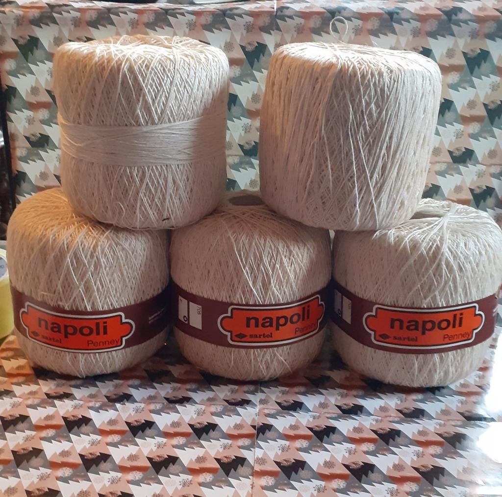 5 boules de coton a tricoter ou crocheter crème, Hobby & Loisirs créatifs, Tricot & Crochet, Neuf, Tricot ou Crochet, Enlèvement ou Envoi