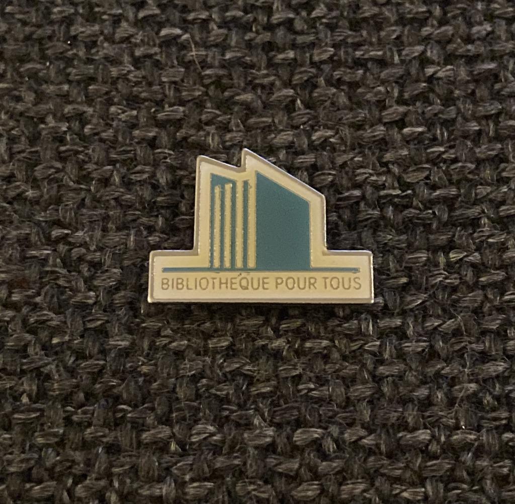 PIN - BIBLIOTHEQUE POUR TOUS - BIBLIOTHEEK, Envoi, Utilisé, Autres sujets/thèmes, Insigne ou Pin's