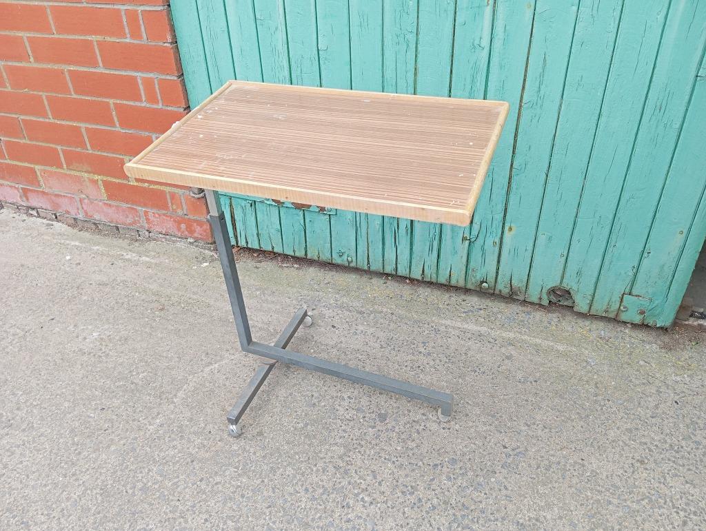 Verrijdbare verstelbare bedtafel, Ophalen