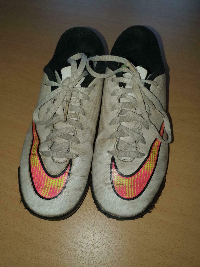 grijze nike schoenen - maat 33, Enfants & Bébés, Vêtements enfant | Chaussures & Chaussettes, Garçon, Enlèvement, Utilisé, Chaussures de sport