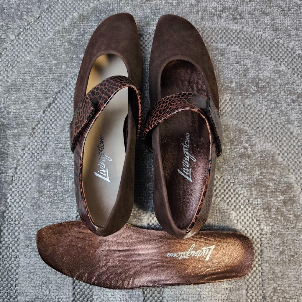 Livingstone pump bruin suede leder uitneembaar voetbed  eu40, Kleding | Dames, Ophalen of Verzenden, Bruin