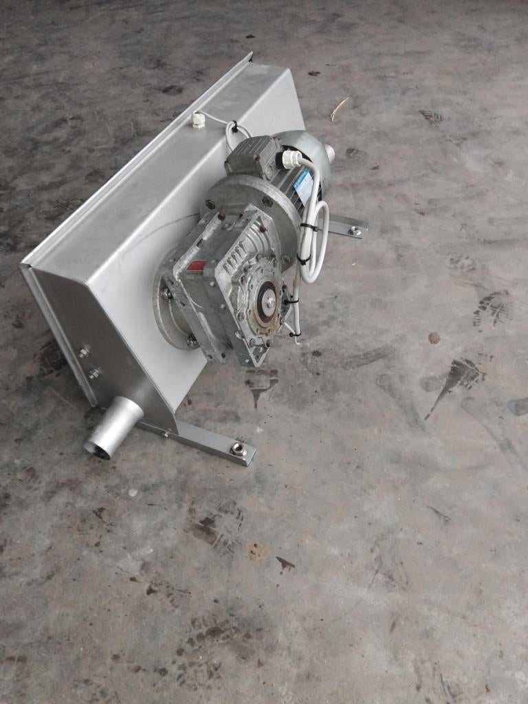 Trespa/inox voederbakken , meelsilo,  voederketting, Zakelijke goederen, Ophalen