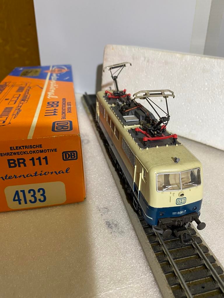 Loco DB -BR 111 - Roco 4133, Comme neuf, Courant continu, Locomotive, Roco