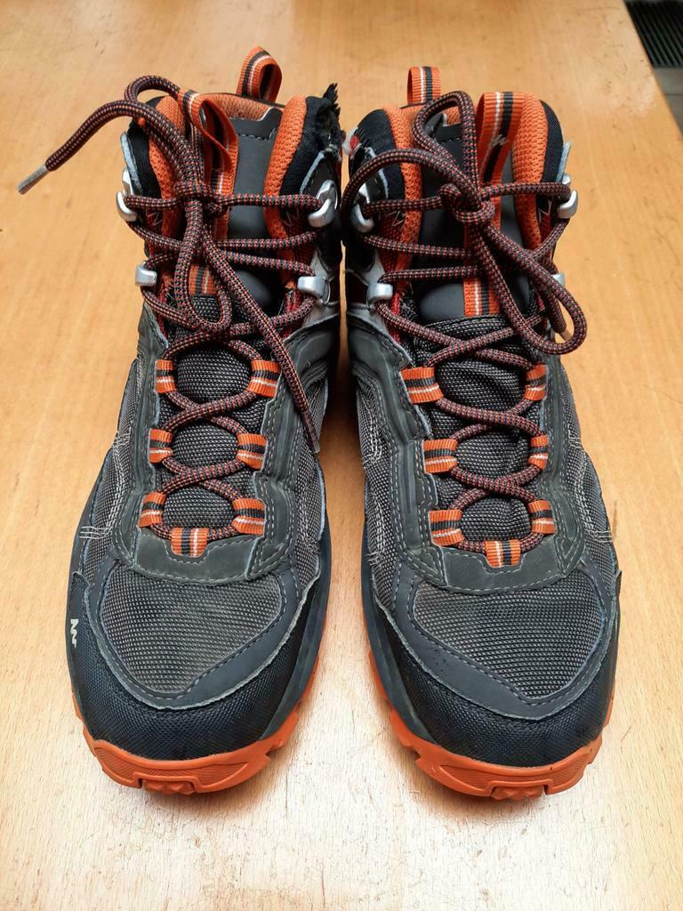 stevige bergbottines maat 40 en 42, Ophalen, Gebruikt