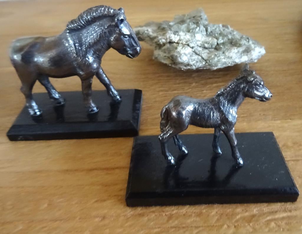 Métal argenté: cheval de Przewalski et poulain. Prix/lot, Enlèvement ou Envoi, Comme neuf, Animal