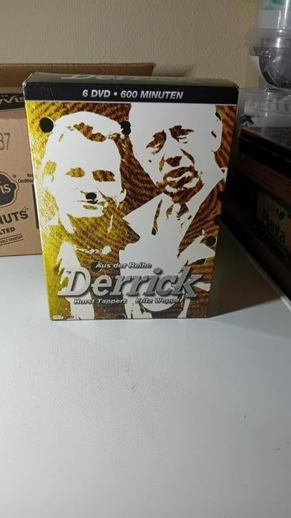 DERRICK DVD BOX 6 DVD 600 MIN, Cd's en Dvd's, Ophalen of Verzenden, Zo goed als nieuw