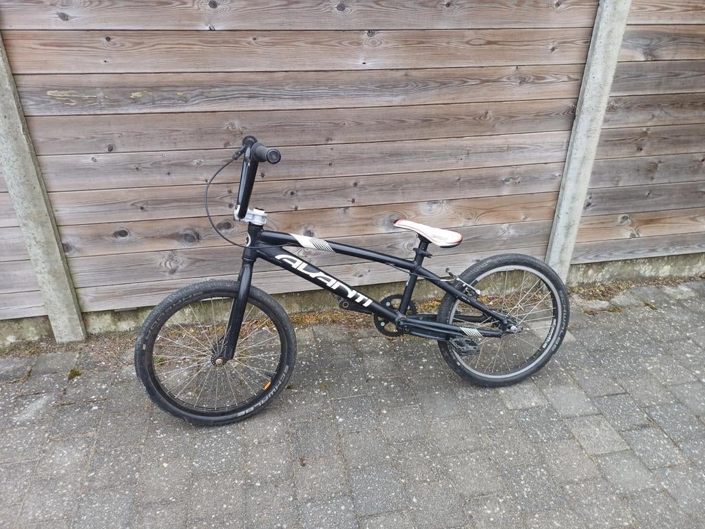 Race bmx avanti, Fietsen en Brommers, Ophalen of Verzenden, Zo goed als nieuw