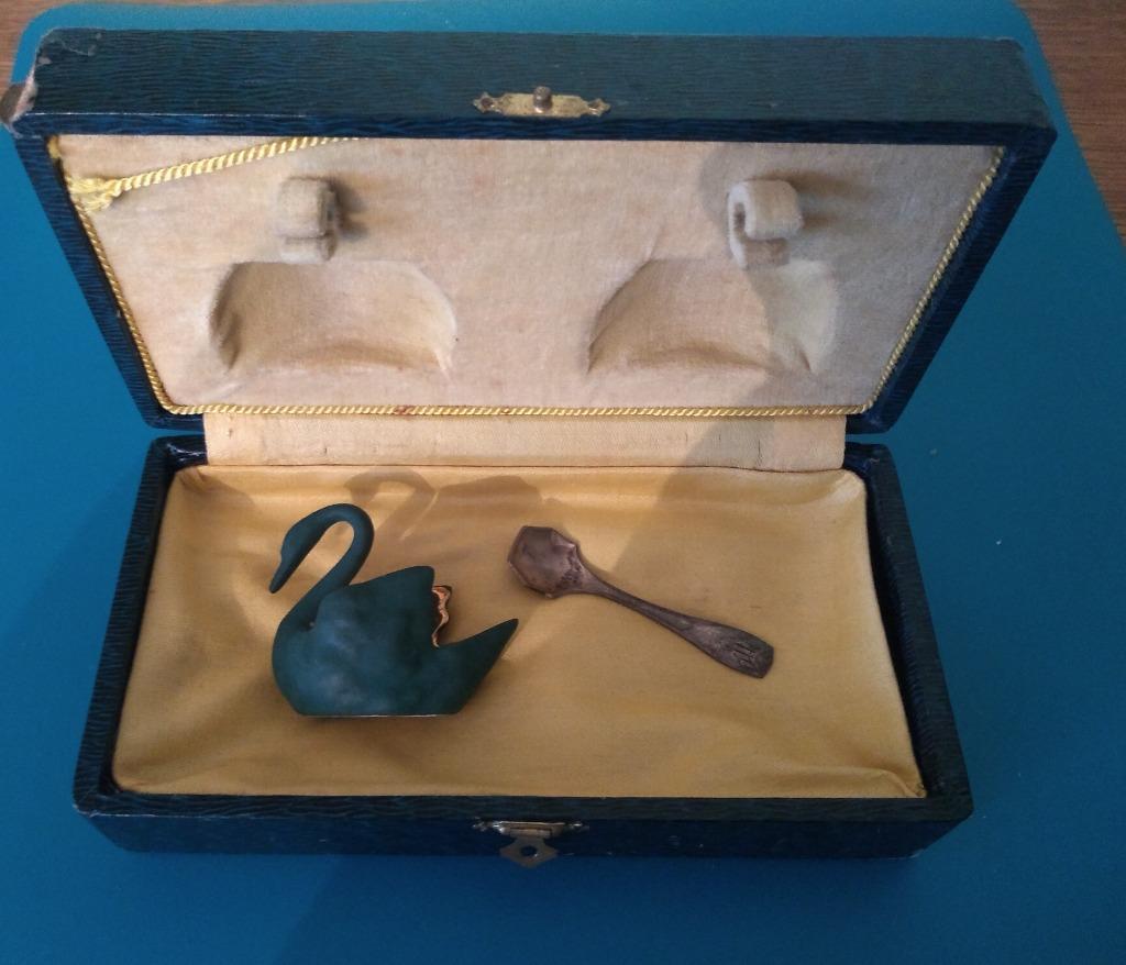 Salière ou poivrière ancienne dans coffret, Antiquités & Art, Enlèvement ou Envoi