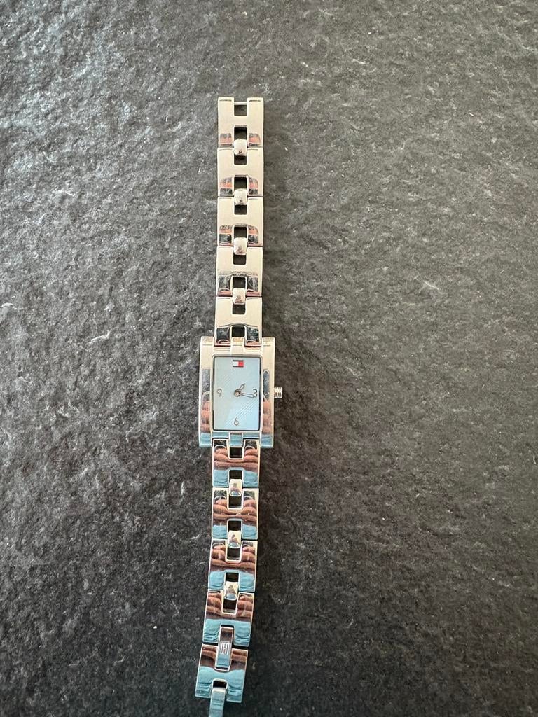 Tommy Hilfiger dameshorloge – stijlvol & elegant, Handtassen en Accessoires, Horloges | Dames, Ophalen, Gebruikt, Polshorloge