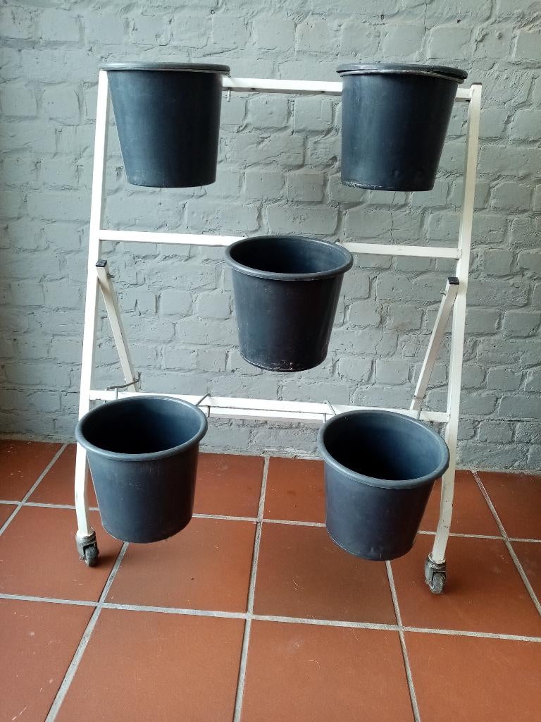 Bloemenrek - presentatie kar met 5 emmertjes, Ophalen, Kunststof, Gebruikt, Binnen