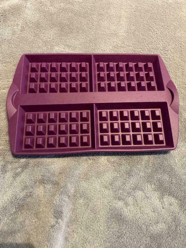 Tupperware Multiflex siliconen wafelvorm, Nieuw!, Enlèvement ou Envoi, Neuf, Violet, Autres types