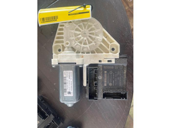 Moteur de vitre portière d'un Seat Leon, Enlèvement ou Envoi, 3 mois de garantie, Utilisé, Seat
