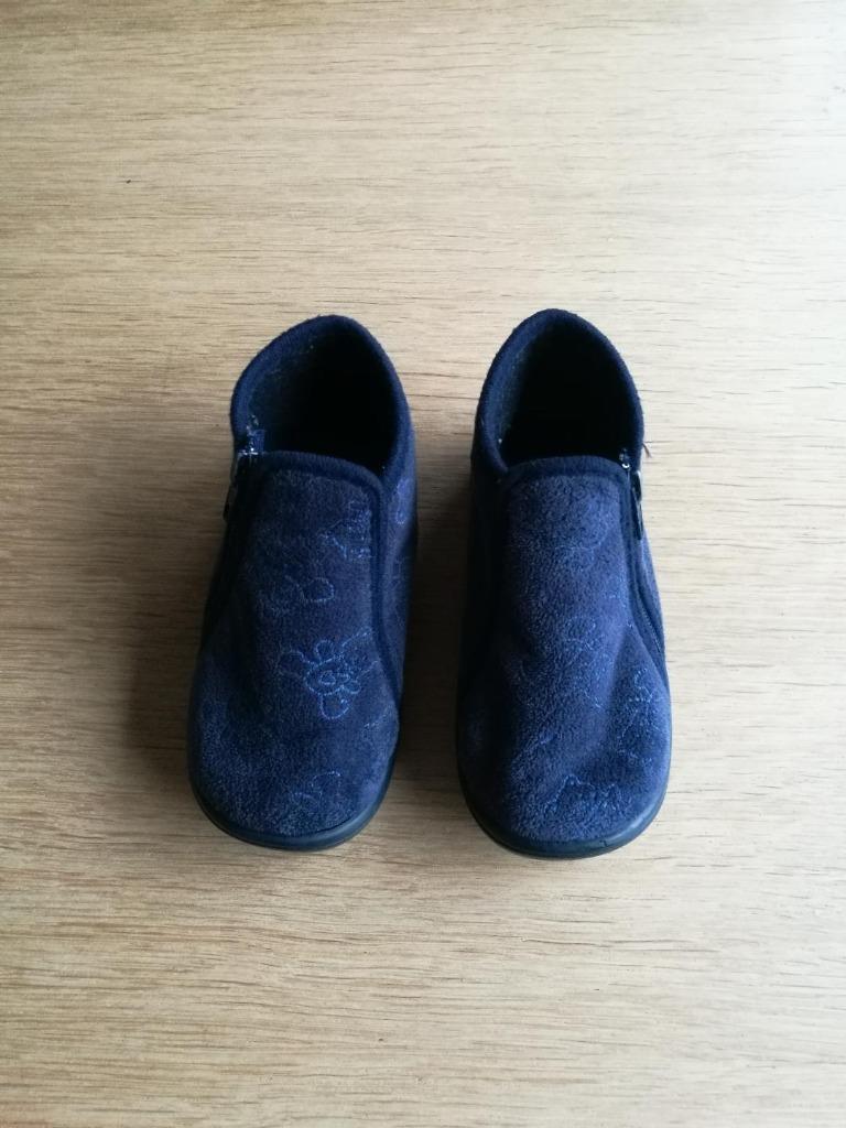 Donkerblauwe 'Beertjes' pantoffels (jongens, maat 24), Kinderen en Baby's, Slofjes, Ophalen of Verzenden, Zo goed als nieuw, Jongetje