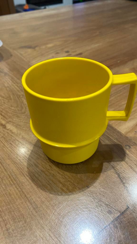 Vintage drinkbeker gele kleur 4€ Tupperware, Ophalen, Gebruikt