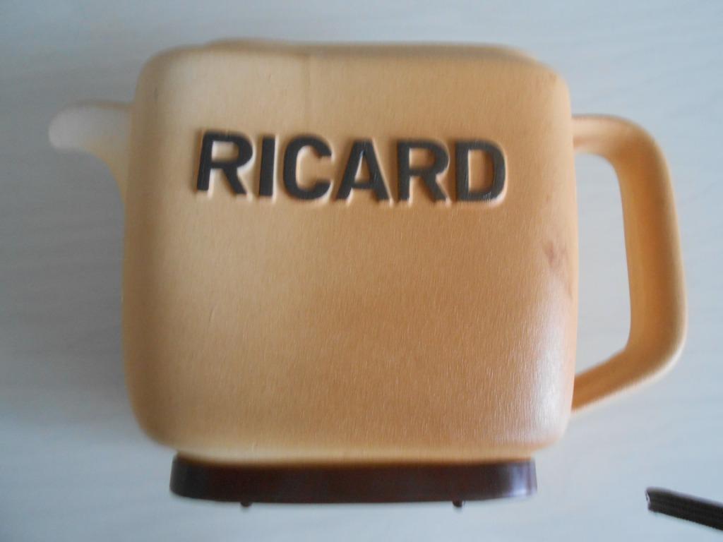 COLLECTION DE CARAFES EN PIERRE ANCIENNE RICARD, Enlèvement