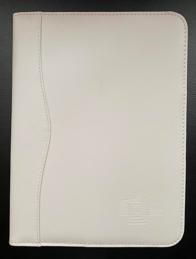 Nieuwe notitieblokbeschermer, 9 stuks, prijs: 2,50€/st., Diversen, Notitieboeken, Ophalen of Verzenden, Nieuw, A4