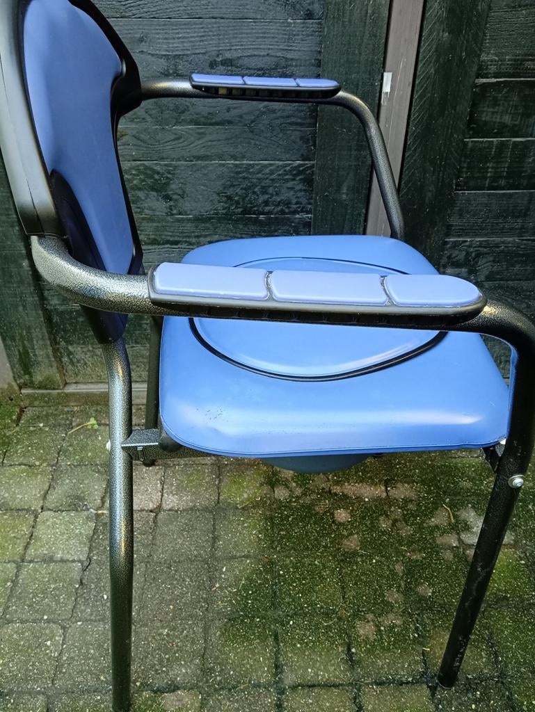 Toilet stoel merk Herdegen blauw max gebruikers gewicht 130k, Diversen, Verpleegmiddelen, Ophalen of Verzenden