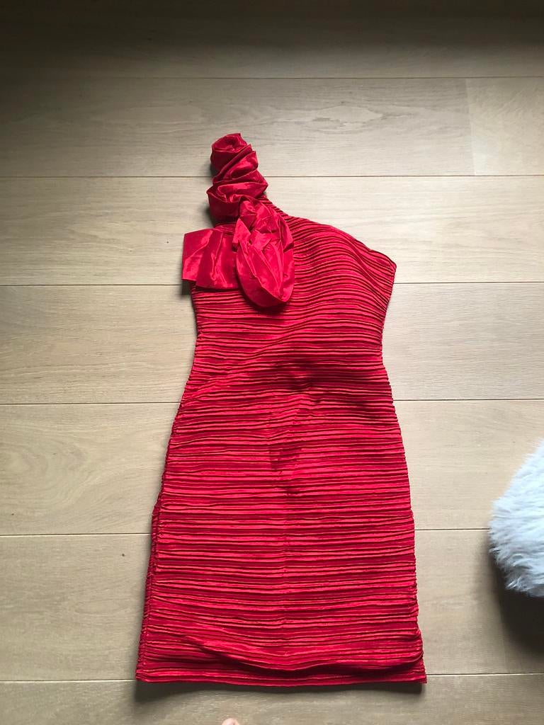 Mooi rood galakleedje maat small, Ophalen of Verzenden, Zo goed als nieuw, Rood