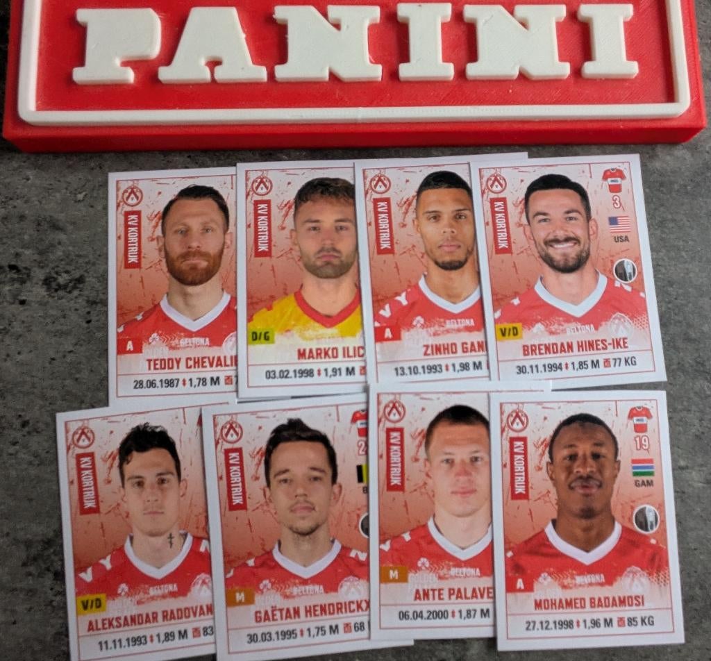PANINI STICKERS FOOTBALL 2020/2021 MERCATO’s KVK KORTRIJK, Hobby en Vrije tijd, Stickers en Plaatjes, Nieuw, Ophalen of Verzenden