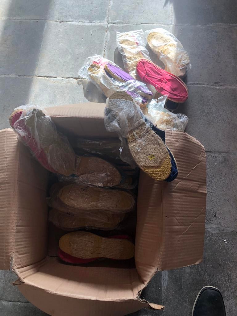 Doos espadrilles, Ophalen of Verzenden, Zo goed als nieuw, Espadrilles
