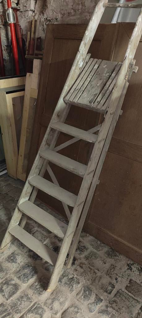 Escabeau en bois, Enlèvement