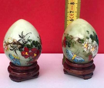 Jade Chinese handbeschilderde eitjes gemerkt houten steun, Antiek en Kunst, Ophalen of Verzenden