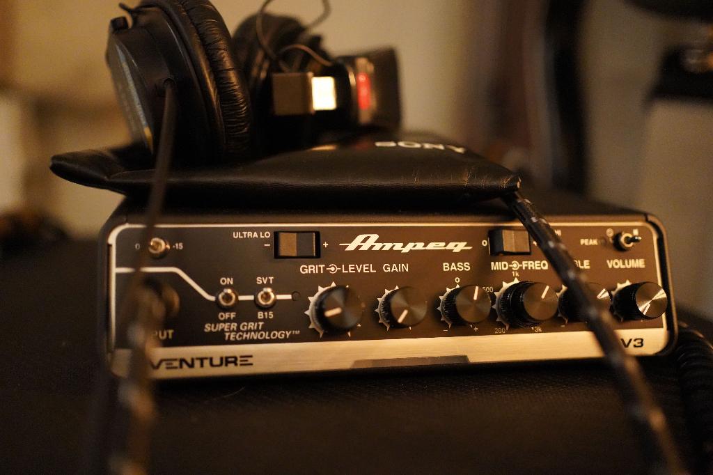 Ampeg Venture : ampli V3 + cab 210, Muziek en Instrumenten, Ophalen, Zo goed als nieuw