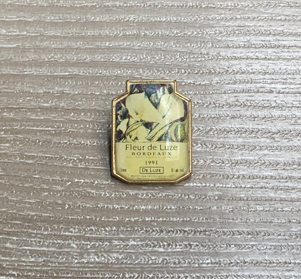 PIN - FLEUR DE LUZE - BORDEAUX - VIN - WIJN - WINE, Envoi, Utilisé, Marque, Insigne ou Pin's